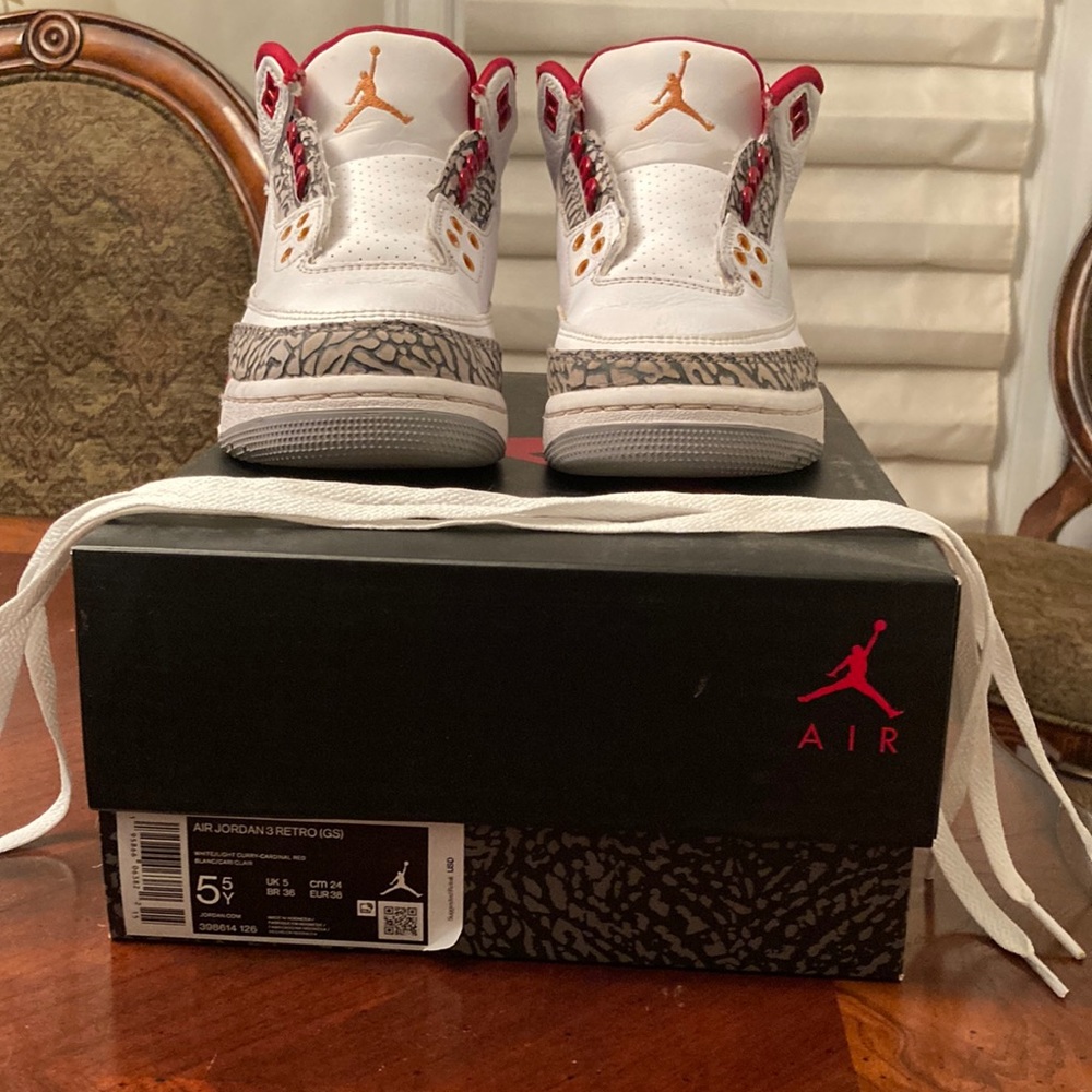Jordan Retro 3 Cardinal, Grade School Size 5.5